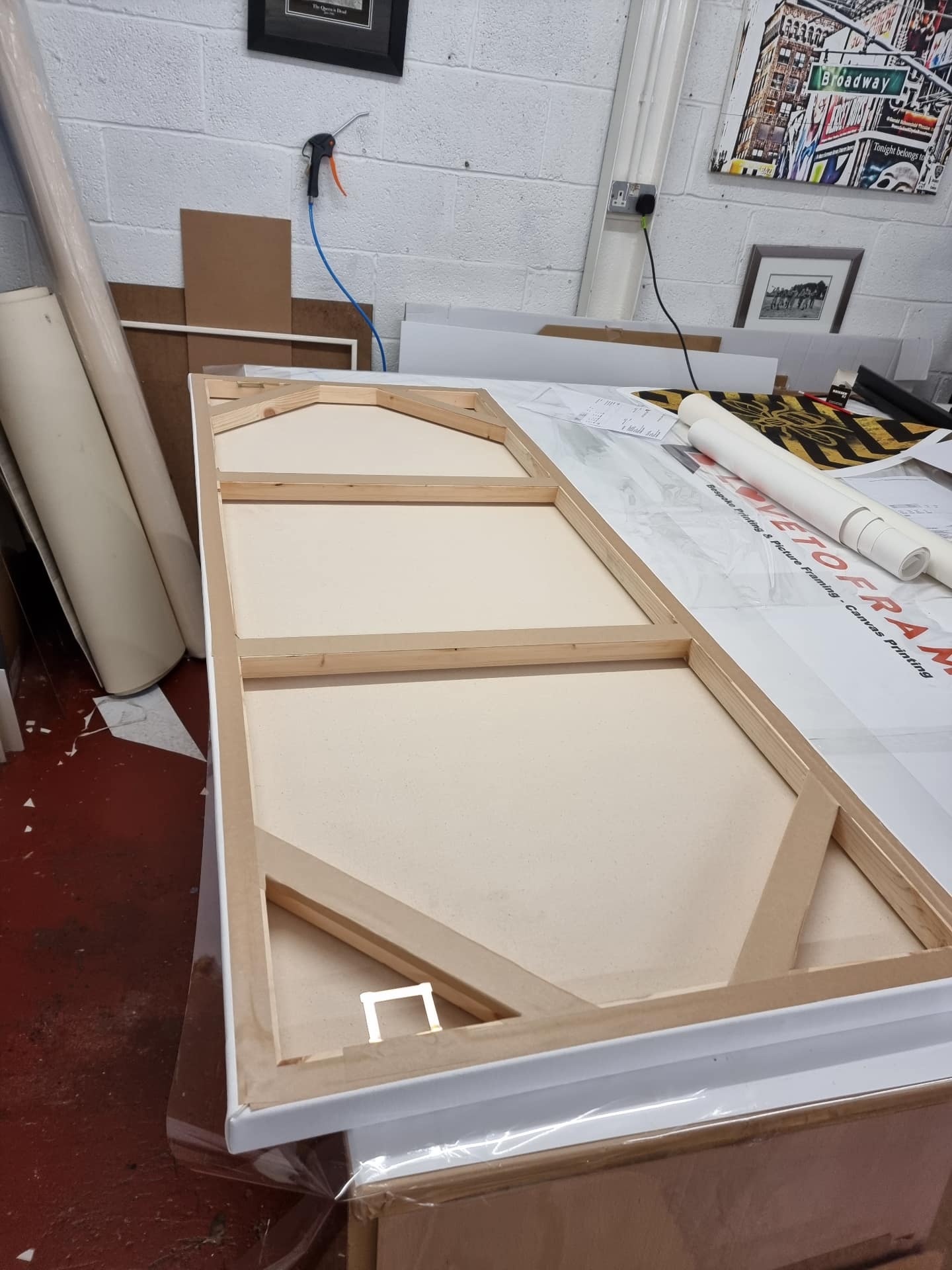 Love To Frame studio