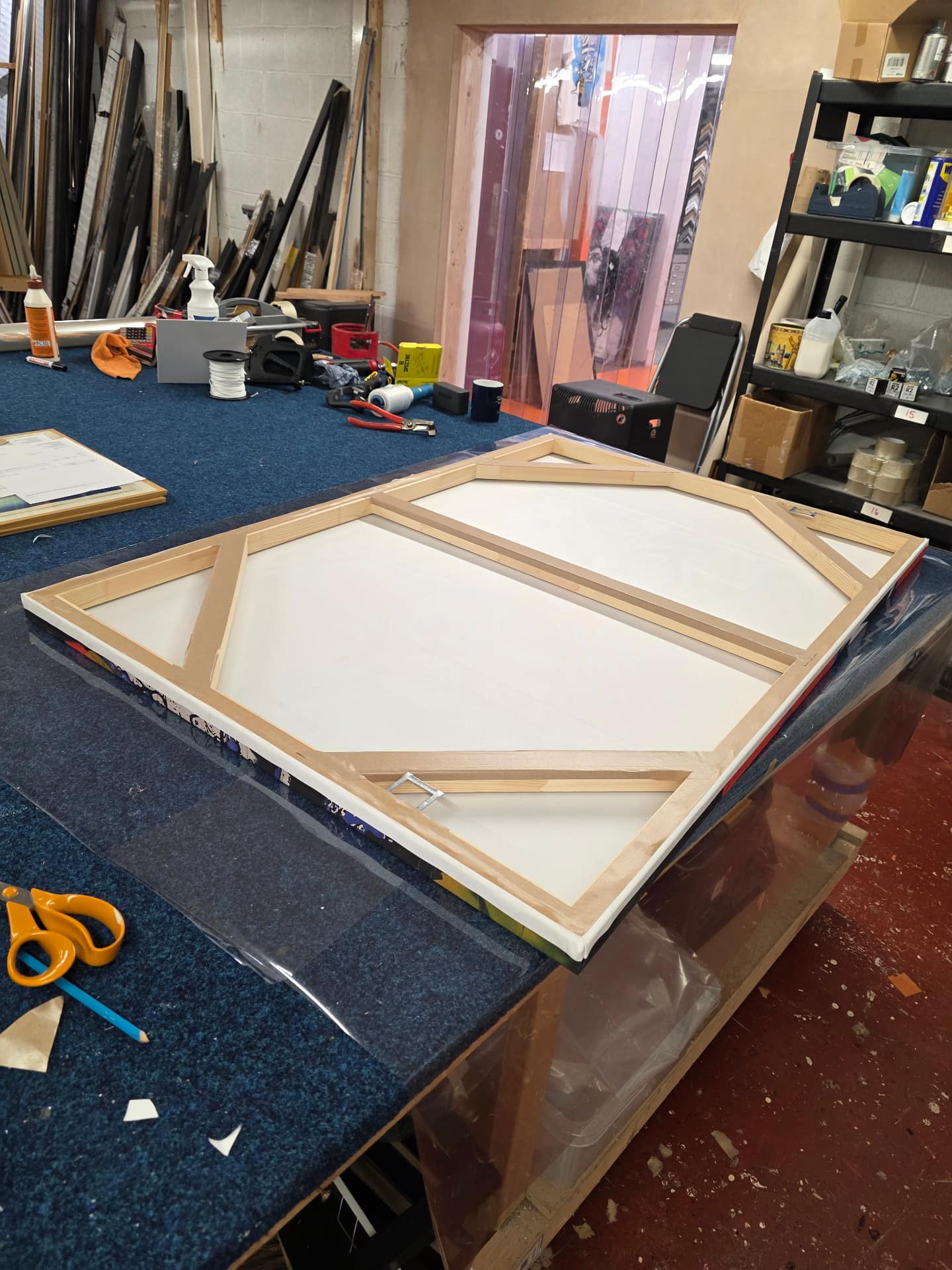 Love To Frame studio