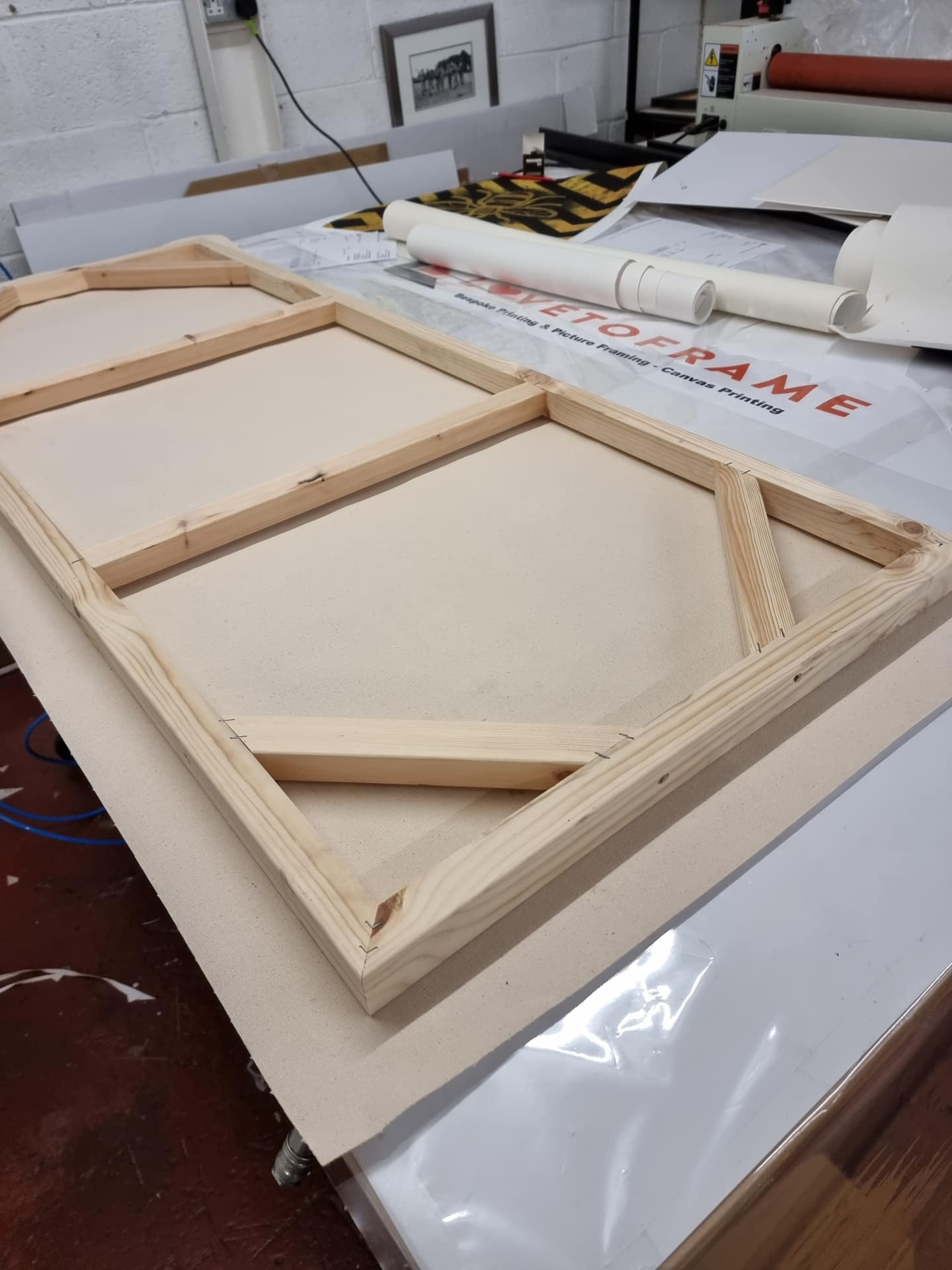 Love To Frame studio